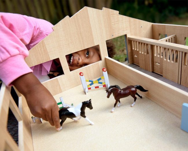 Breyer Farms Stablemates Deluxe Arena Stable - Image 4
