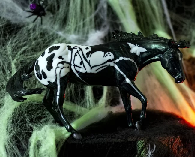 Breyer Traditional 2025 Halloween Horse - Arachne - Image 3