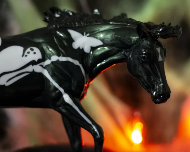 Breyer Traditional 2025 Halloween Horse - Arachne - Image 6