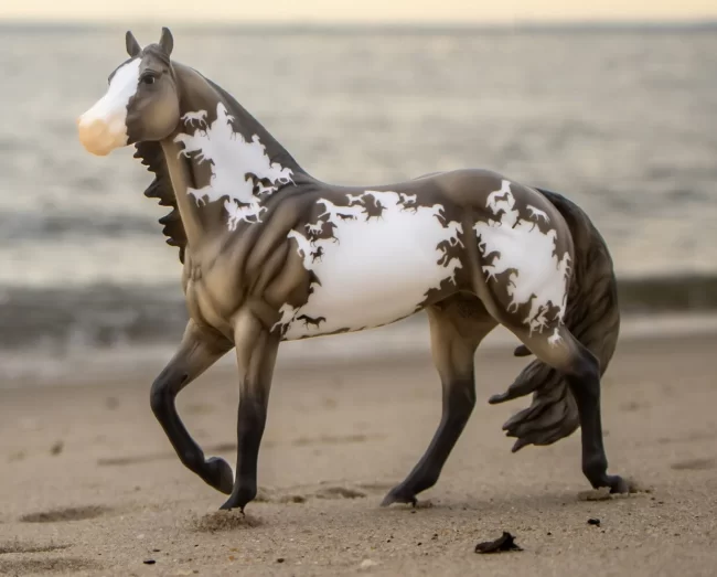 Breyer Traditional 75th Anniversary Stock Horse - Image 5
