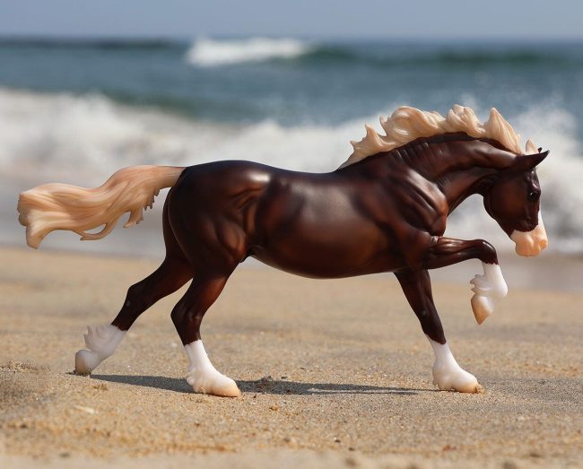 Breyer Traditional Surfer’s Riptide Chincoteague Pony - Image 4