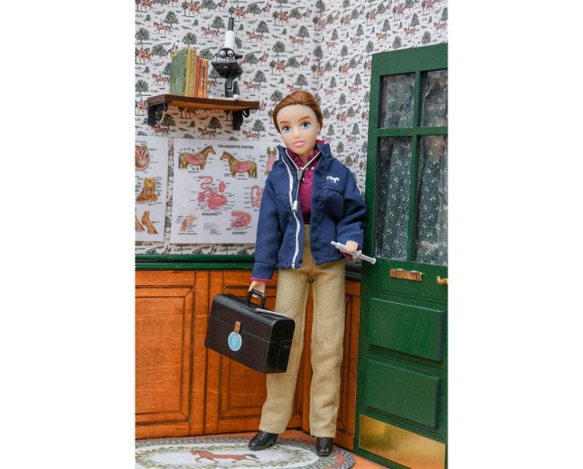 Breyer Traditional Veterinarian Riley with Vet Kit - Image 5